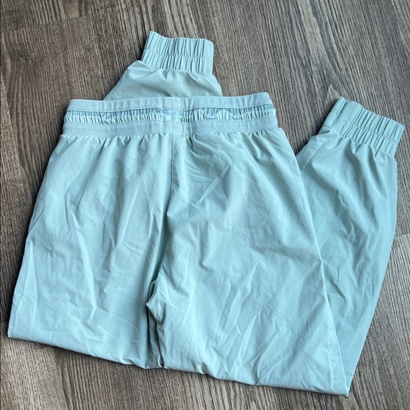 Athleta Girl Chase The Chill Jogger, Coast Grey - Picture 4 of 5